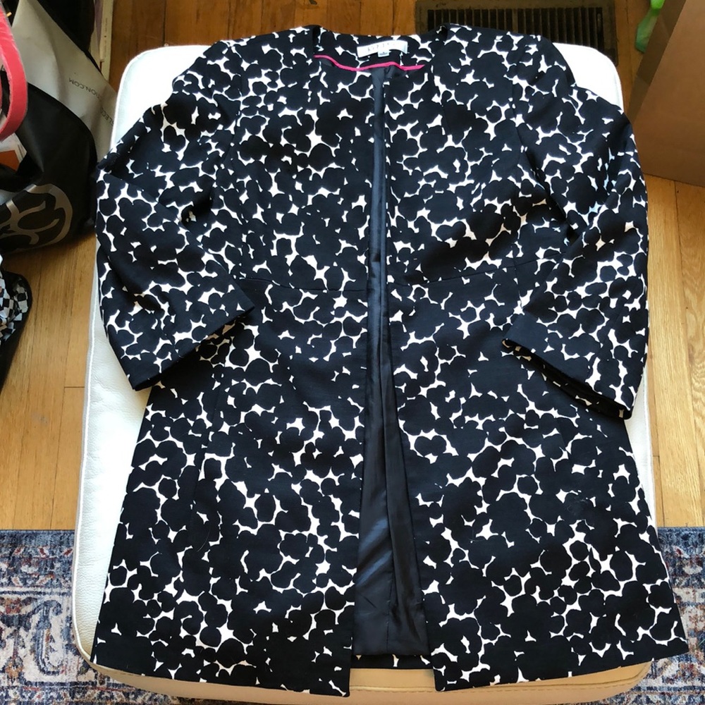 Kasper black/white open front topper